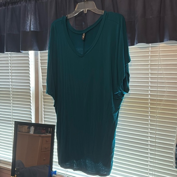 Teal 3/4 Shirt WORN ONCE - Picture 1 of 2